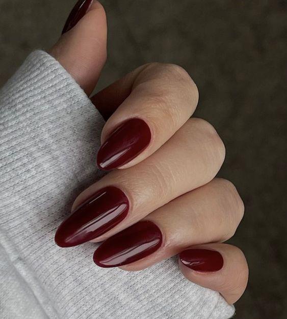 Tay da ngăm làm nail màu gì? Top 15+ màu nail đẹp tôn da ngăm đen