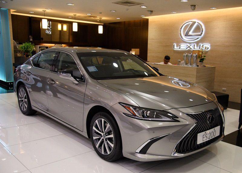 Lexus ES200: Bảng Giá Lăn Bánh Và Đánh Giá Chi Tiết Xe 2024