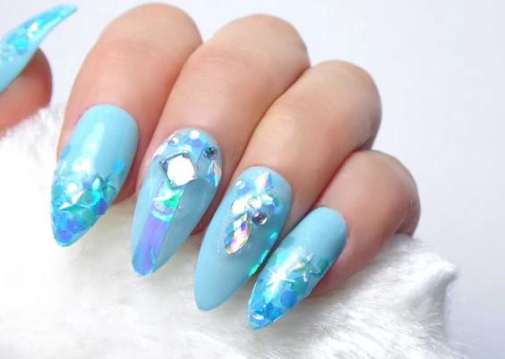 Nail màu xanh nước biển hot trở lại trong mùa hè