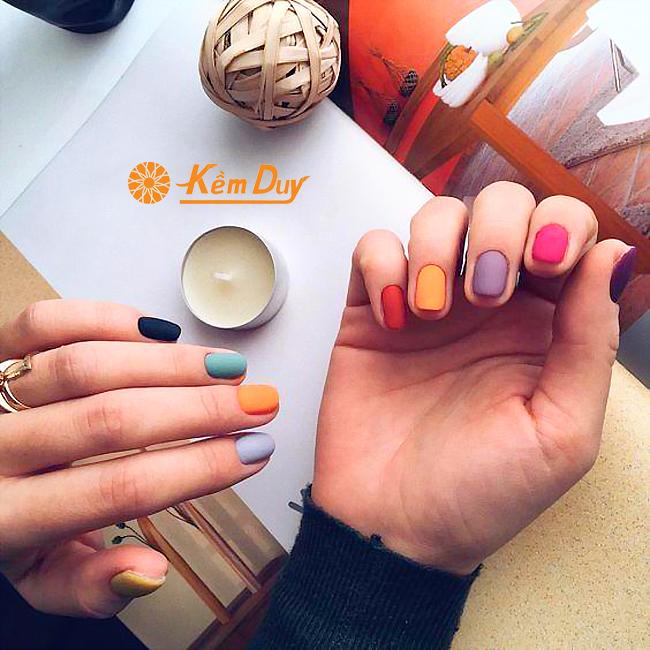 Móng Tay Ngắn Cụt Thô Có Làm Nail Được Không ? Nên Sơn Màu Gì ? Cho Đẹp Nổi Bật