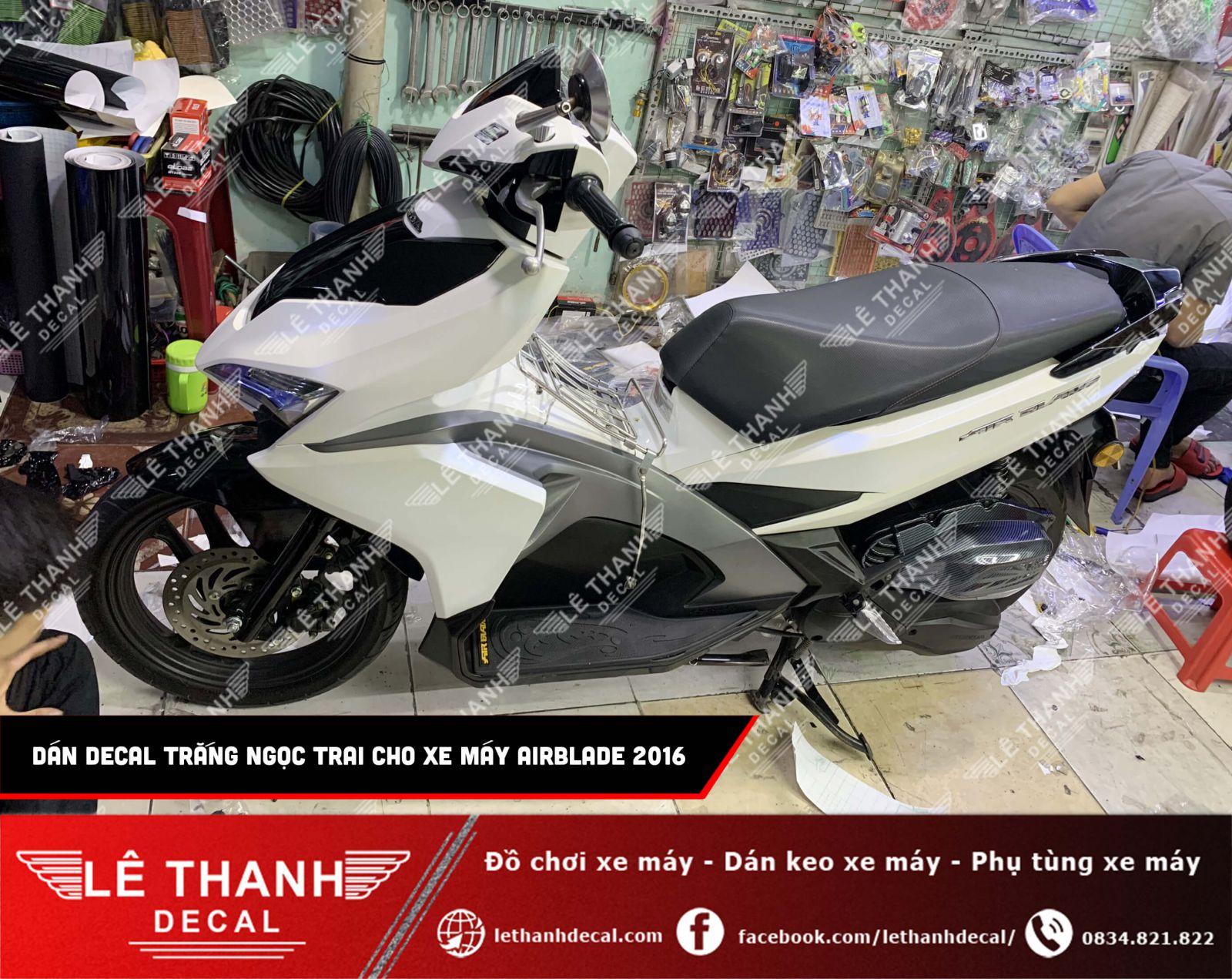 Dán decal đổi màu trắng ngọc trai AirBlade 2016