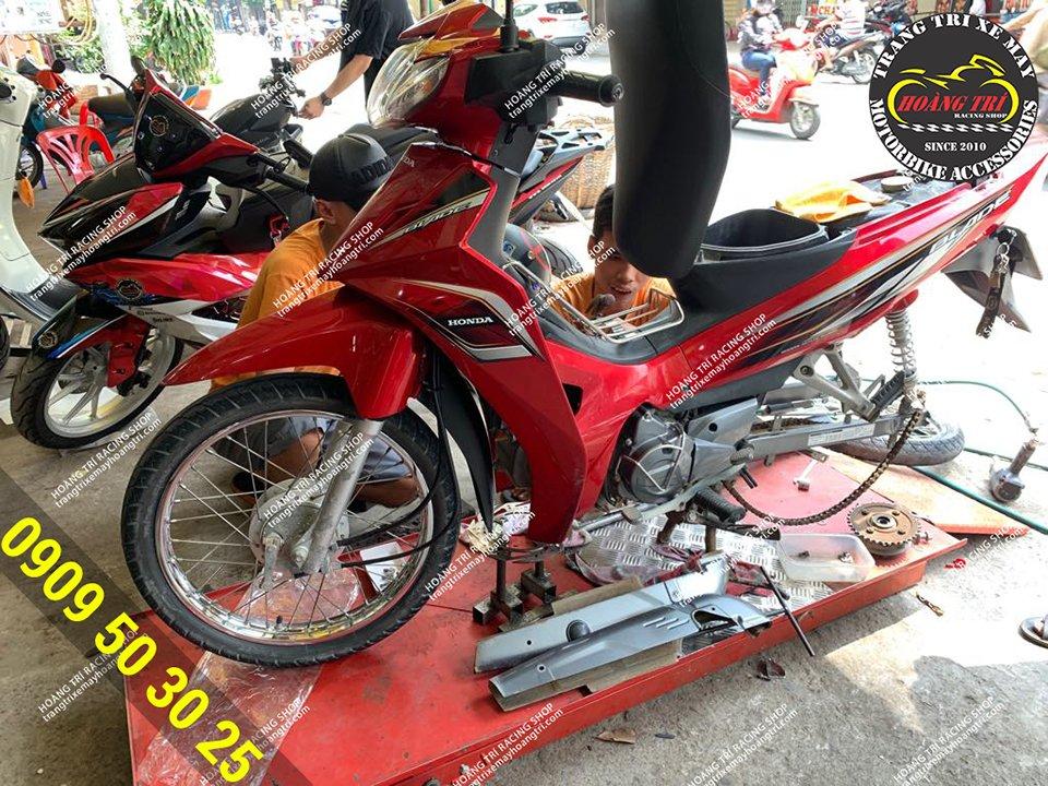 Honda Wave Blade độ kiểng của Nữ Biker đến từ Quận 8