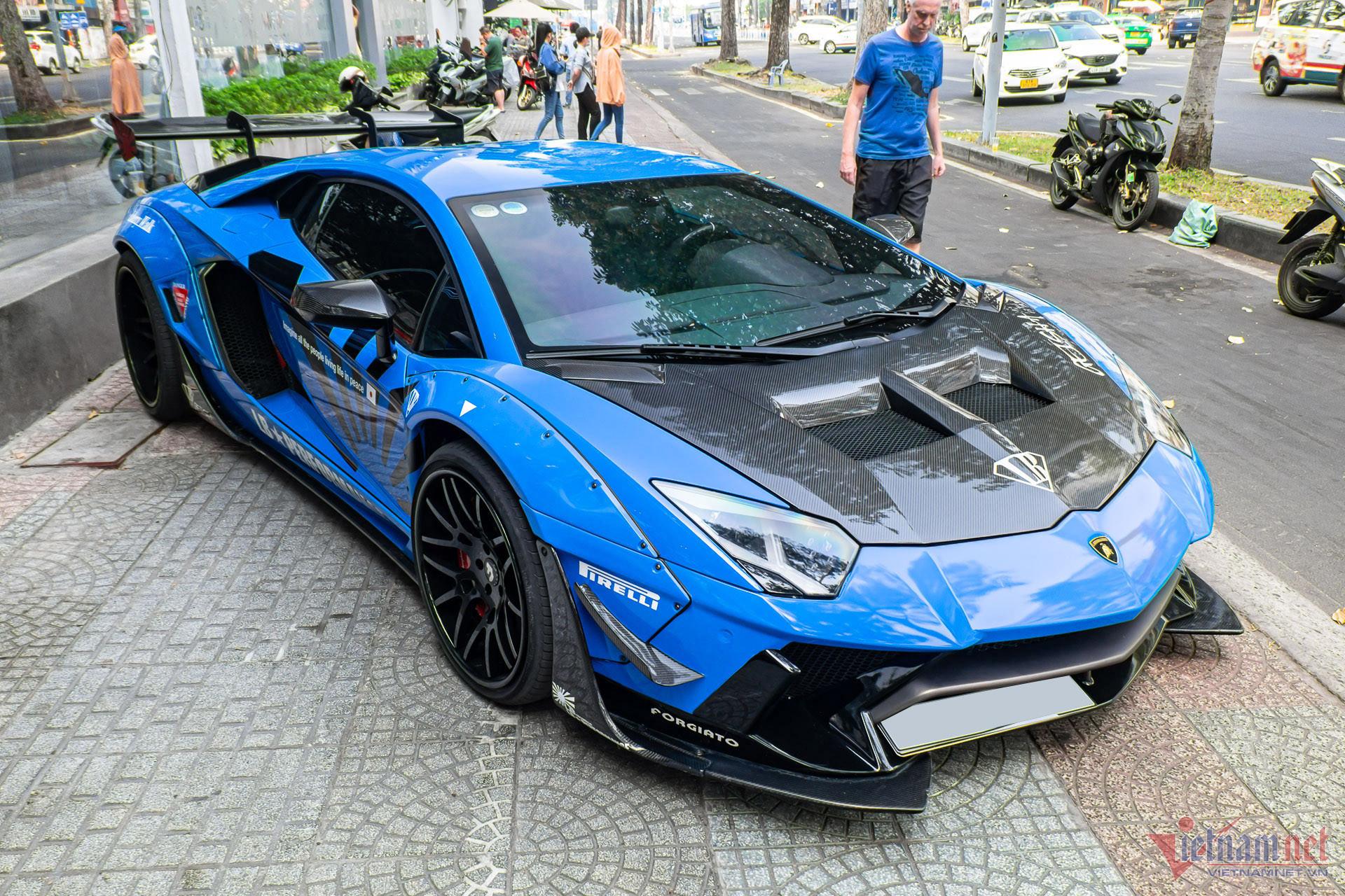 aventador cu 1.jpg