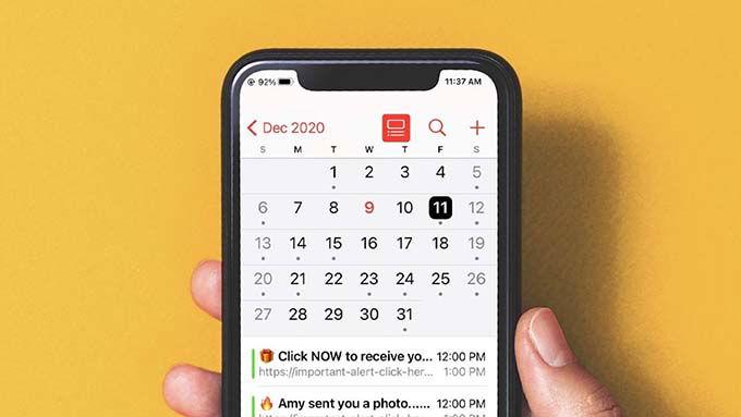 iPhone có lịch âm không?