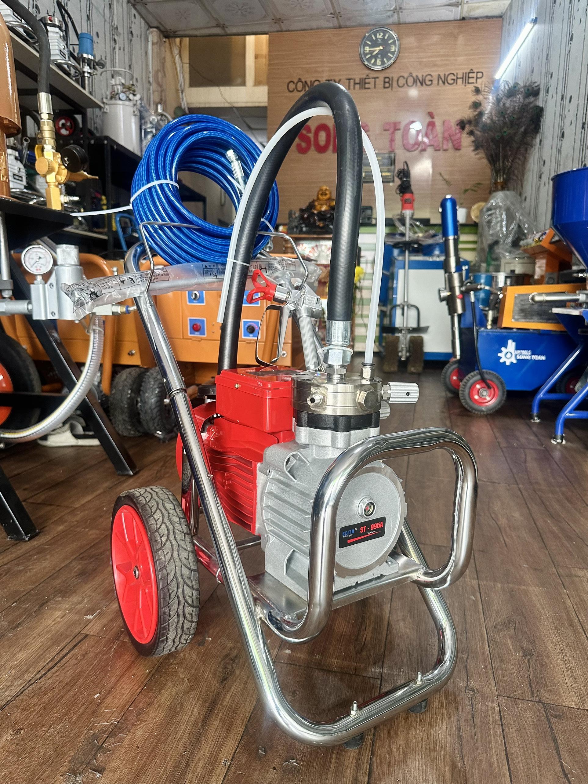 MÁY PHUN SƠN CHỐNG NÓNG MÁI TÔN