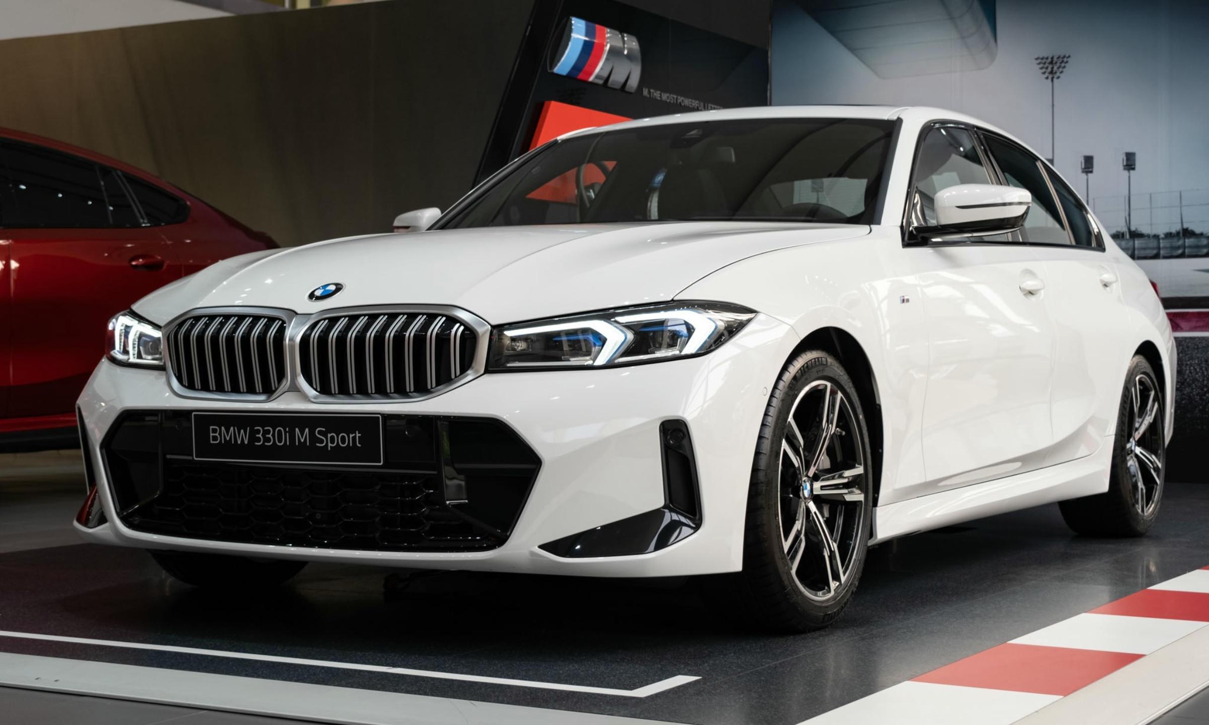 BMW 3 Series là mẫu xe thuộc phân khúc sedan hạng sang cỡ nhỏ
