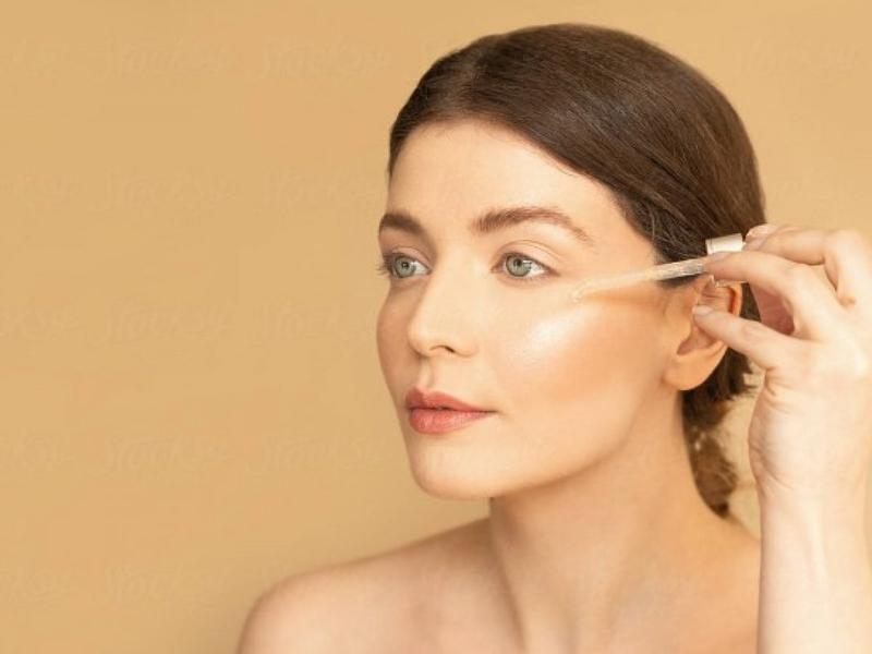 Sử dụng serum B5 có cần khóa ẩm không? Cách sử dụng serum B5